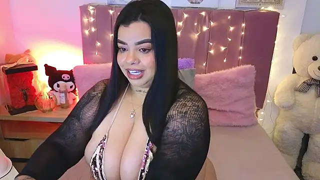 Snapshot of MiahJoness chatting on 4, 5, 2026 MiahJoness online show from 4, 5, 2026