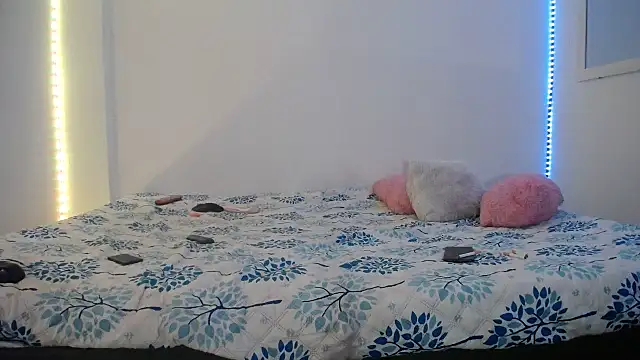 Laurenkenner  online show from 13, 2, 2025