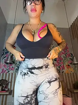 kiim taaylor online show from 3, 11, 2025