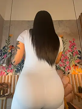 kiim taaylor online show from 8, 11, 2025