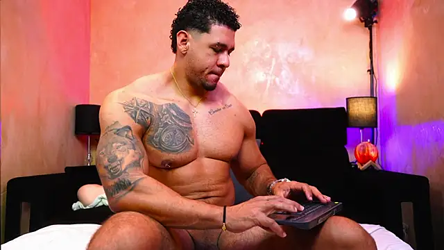 MassimoWalton2 online show from 6, 4, 2026