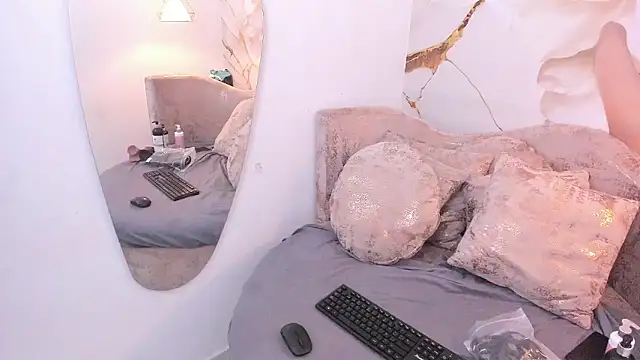 Snapshot of melaniecooperr chatting on 2, 12, 2024 melaniecooperr online show from 2, 12, 2024