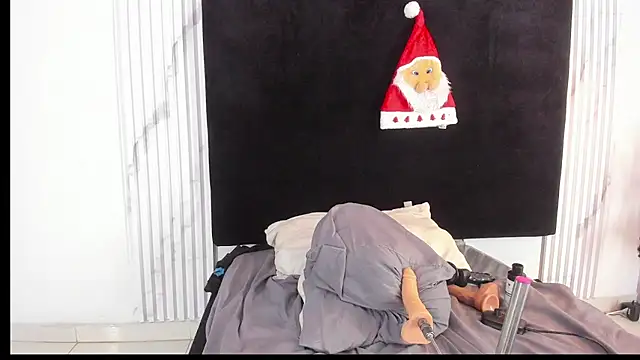 Snapshot of melaniecooperr chatting on 16, 12, 2024 melaniecooperr online show from 16, 12, 2024