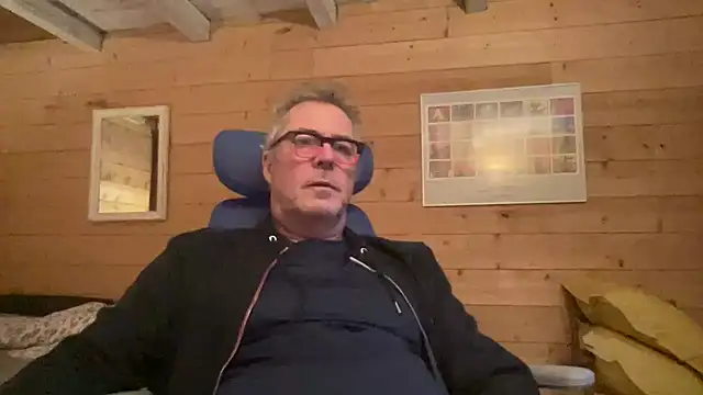 Snapshot of lelohop chatting on 4, 12, 2024 lelohop online show from 4, 12, 2024