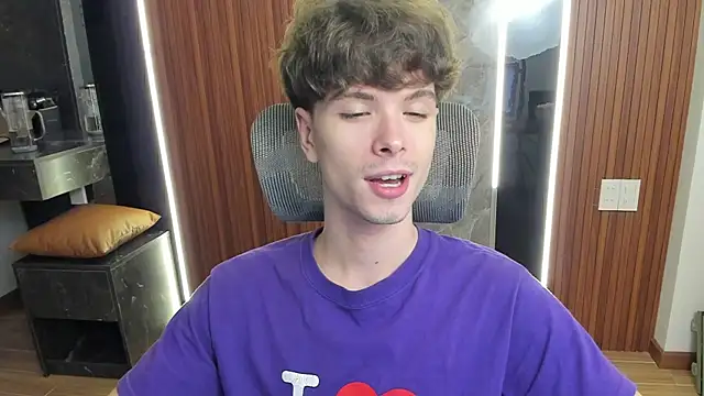 Snapshot of calvin_love_you chatting on 19, 4, 2026 calvin love you online show from 19, 4, 2026