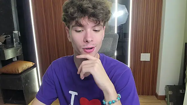 Snapshot of calvin_love_you chatting on 24, 4, 2026 calvin love you online show from 24, 4, 2026
