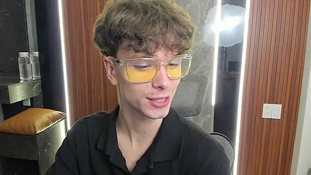 Snapshot of calvin_love_you chatting on 26, 4, 2026 calvin love you online show from 26, 4, 2026