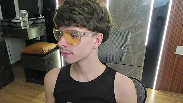 Snapshot of calvin_love_you chatting on 23, 5, 2026 calvin love you online show from 23, 5, 2026