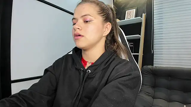 Snapshot of PaigeJayden chatting on 19, 2, 2025 PaigeJayden online show from 19, 2, 2025