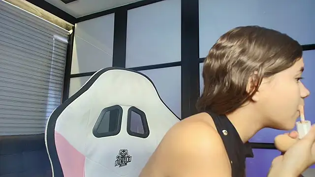 Snapshot of PaigeJayden chatting on 6, 3, 2025 PaigeJayden online show from 6, 3, 2025