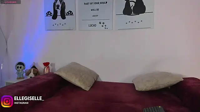 ElleGisellee online show from 4, 2, 2026