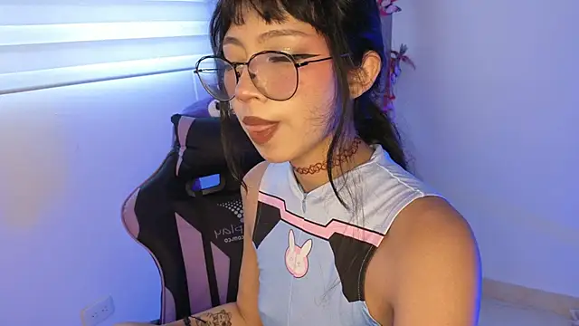 Snapshot of Yommi_Winx chatting on 5, 4, 2026 Yommi Winx online show from 5, 4, 2026