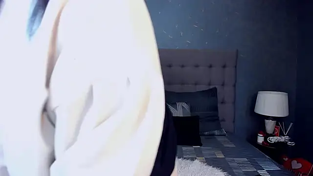 Snapshot of AmyCubes chatting on 5, 11, 2025 AmyCubes online show from 5, 11, 2025