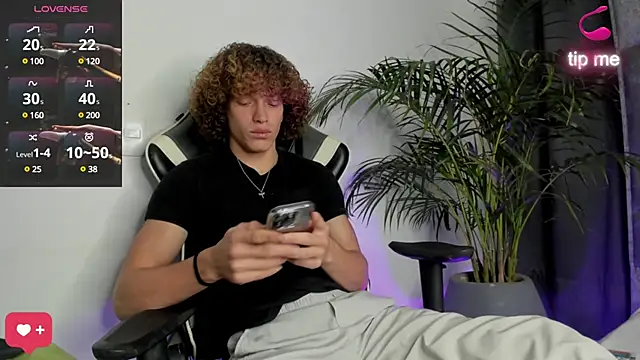 Snapshot of All3ssandr0 chatting on 24, 1, 2025 All3ssandr0 online show from 24, 1, 2025