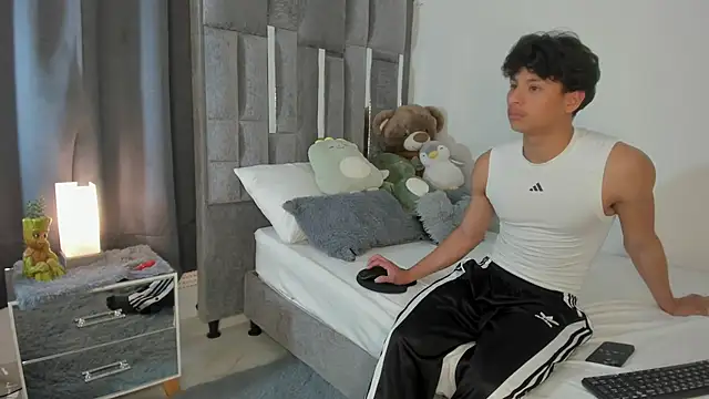 Snapshot of All3ssandr0 chatting on 23, 10, 2025 All3ssandr0 online show from 23, 10, 2025