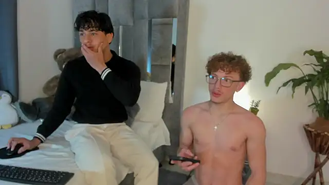 Snapshot of All3ssandr0 chatting on 8, 11, 2025 All3ssandr0 online show from 8, 11, 2025