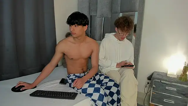 Snapshot of All3ssandr0 chatting on 14, 11, 2025 All3ssandr0 online show from 14, 11, 2025