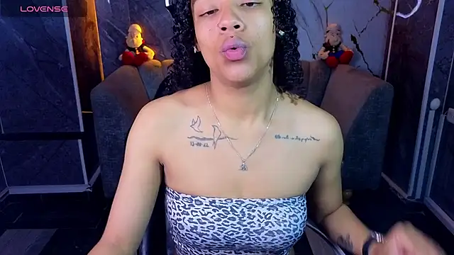 Snapshot of Violeth_b chatting on 7, 7, 2026 Violeth b online show from 7, 7, 2026