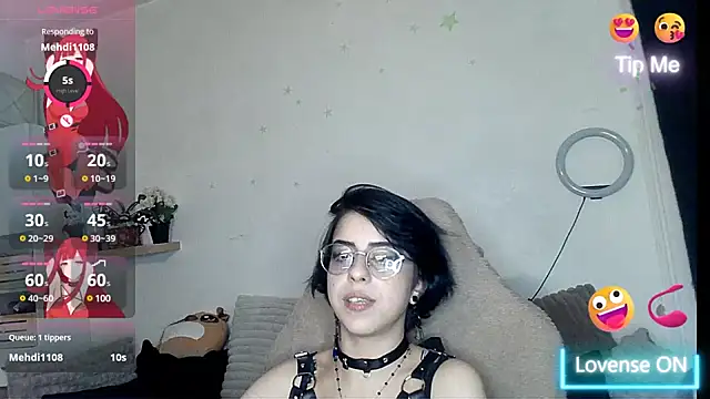 LisandreLaVenale online show from 1, 1, 2025