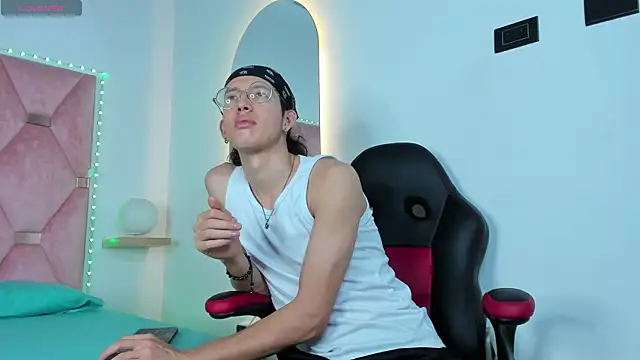 Snapshot of manu_vera chatting on 4, 3, 2025 manu vera online show from 4, 3, 2025