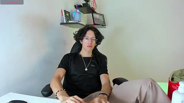Snapshot of manu_vera chatting on 18, 10, 2025 manu vera online show from 18, 10, 2025