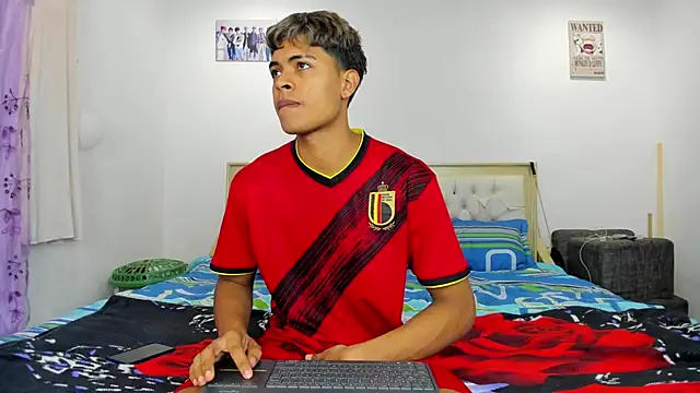 Snapshot of dafnezahiraa_ chatting on 4, 1, 2025 dafnezahiraa online show from 4, 1, 2025