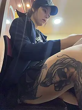 Snapshot of EemaHaruki chatting on 21, 4, 2026 EemaHaruki online show from 21, 4, 2026