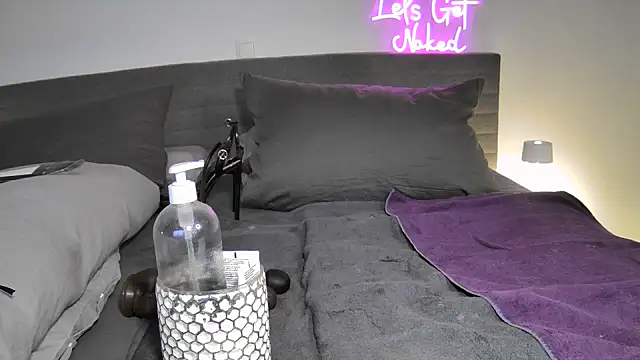 Sissy-Bee online show from 28, 10, 2025