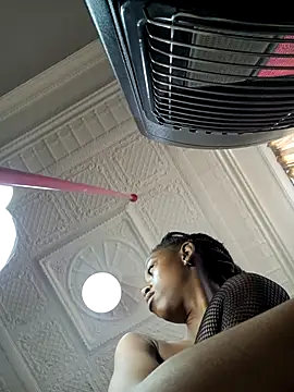 Snapshot of 02Boitybaby chatting on 15, 7, 2026 02Boitybaby online show from 15, 7, 2026