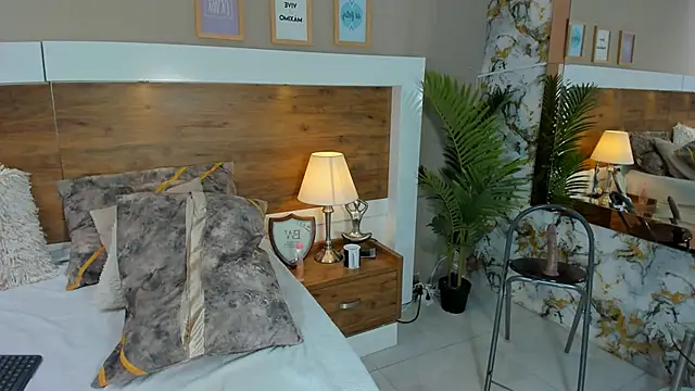 EmaBakker online show from 20, 2, 2025