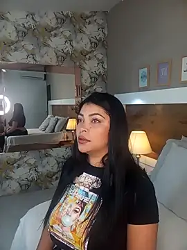 Snapshot of EmaBakker chatting on 22, 12, 2025 EmaBakker online show from 22, 12, 2025