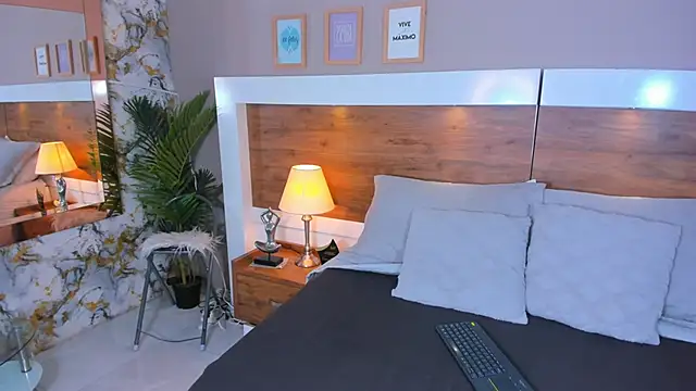 Snapshot of EmaBakker chatting on 2, 3, 2026 EmaBakker online show from 2, 3, 2026