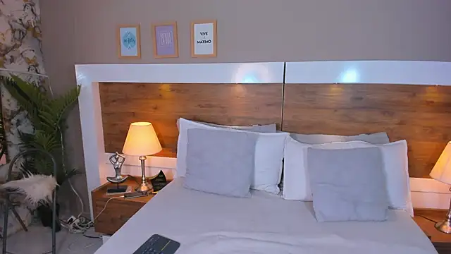 Snapshot of EmaBakker chatting on 8, 3, 2026 EmaBakker online show from 8, 3, 2026