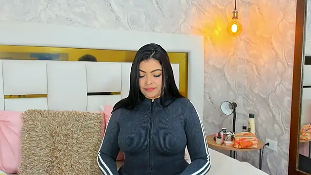 Snapshot of EmaBakker chatting on 5, 4, 2026 EmaBakker online show from 5, 4, 2026