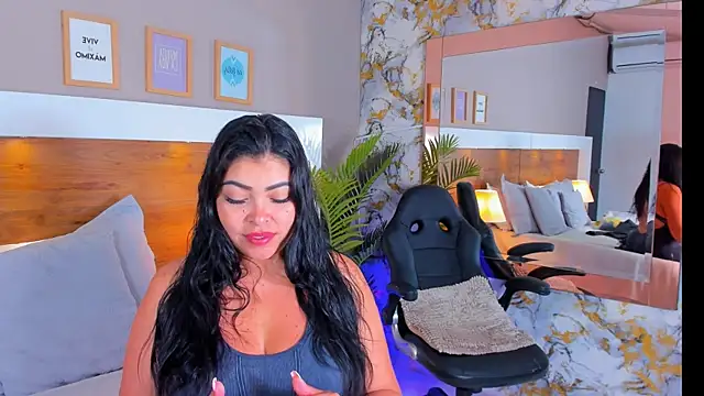 Snapshot of EmaBakker chatting on 8, 4, 2026 EmaBakker online show from 8, 4, 2026