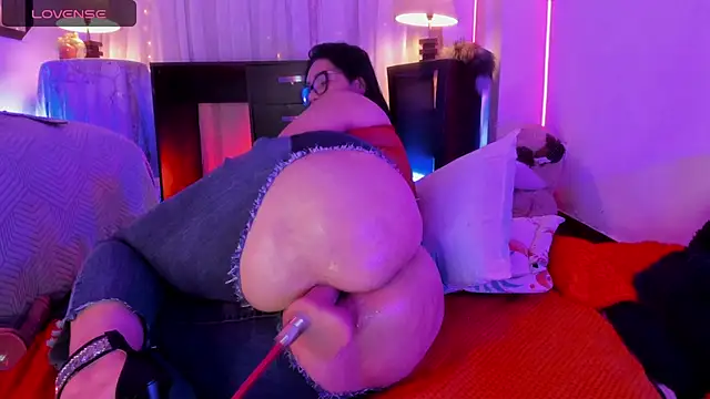 Snapshot of Venus_R0se chatting on 12, 4, 2026 Venus R0se online show from 12, 4, 2026