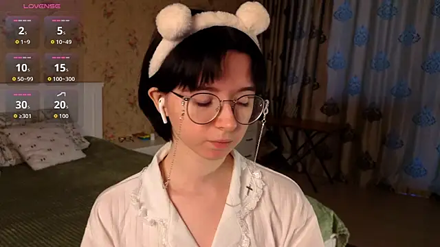 Nora Failure online show from 25, 10, 2025