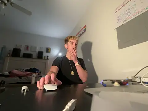 Snapshot of twentywithafelonyy chatting on 23, 1, 2025 twentywithafelonyy online show from 23, 1, 2025