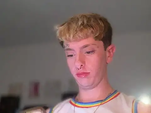 Snapshot of twentywithafelonyy chatting on 3, 3, 2025 twentywithafelonyy online show from 3, 3, 2025