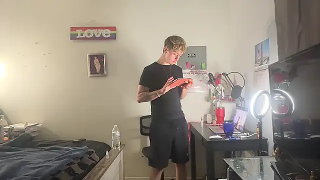 Snapshot of twentywithafelonyy chatting on 7, 3, 2025 twentywithafelonyy online show from 7, 3, 2025