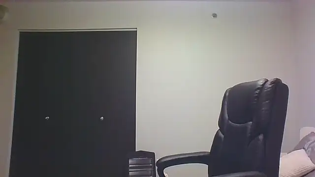 Snapshot of Stayinalive1992 chatting on 26, 4, 2026 Stayinalive1992 online show from 26, 4, 2026