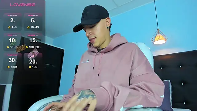 Snapshot of Lobo_17_ chatting on 19, 12, 2025 Lobo 17 online show from 19, 12, 2025