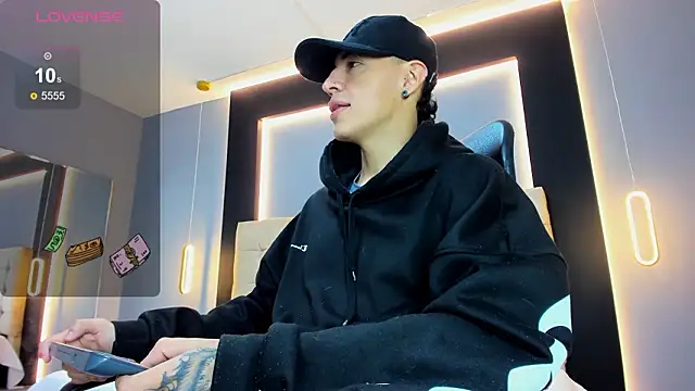 Snapshot of Lobo_17_ chatting on 1, 2, 2026 Lobo 17 online show from 1, 2, 2026