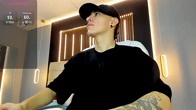 Snapshot of Lobo_17_ chatting on 8, 3, 2026 Lobo 17 online show from 8, 3, 2026