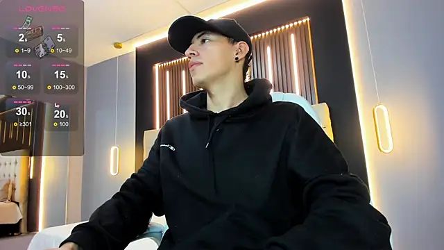 Snapshot of Lobo_17_ chatting on 7, 4, 2026 Lobo 17 online show from 7, 4, 2026