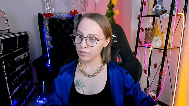 Snapshot of AphexQueen chatting on 14, 12, 2024 AphexQueen online show from 14, 12, 2024