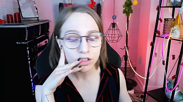 Snapshot of AphexQueen chatting on 19, 12, 2024 AphexQueen online show from 19, 12, 2024