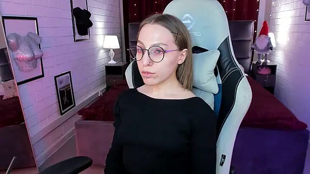 Snapshot of AphexQueen chatting on 5, 2, 2025 AphexQueen online show from 5, 2, 2025