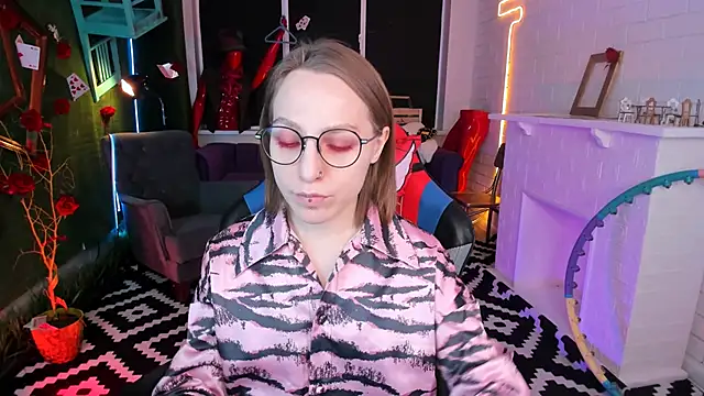 Snapshot of AphexQueen chatting on 11, 3, 2025 AphexQueen online show from 11, 3, 2025