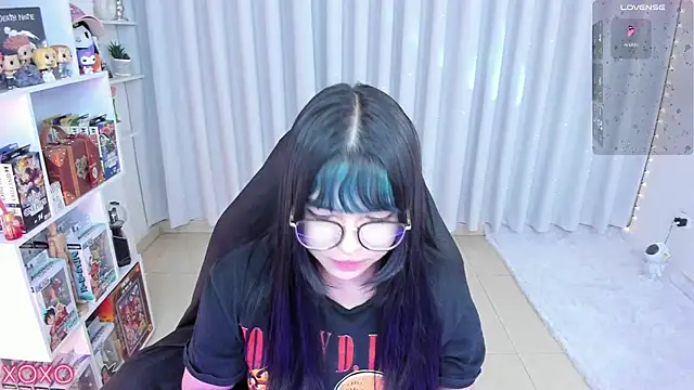 Snapshot of misshoneyxxx chatting on 17, 5, 2026 misshoneyxxx online show from 17, 5, 2026